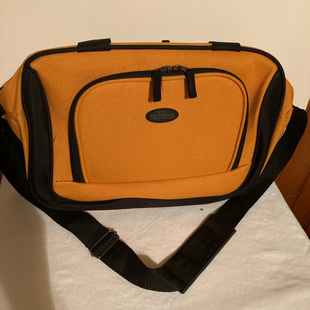 US Traveler Rio gold and black bag